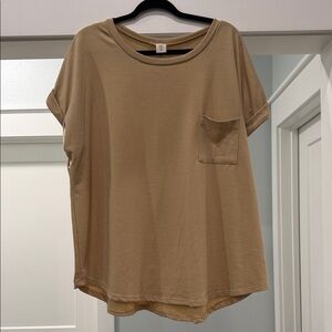 Relaxed Short-Sleeve Pocket Tee in Tan